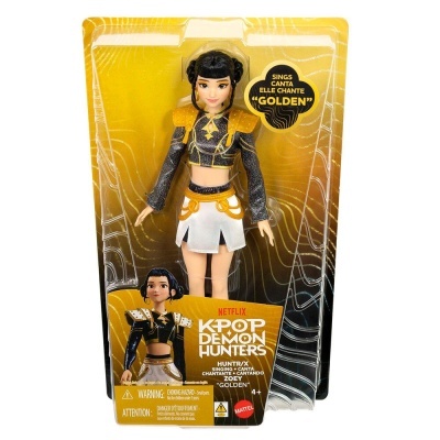 Boneca KPOP Demon Hunters com roupa azul escura e branca na embalagem