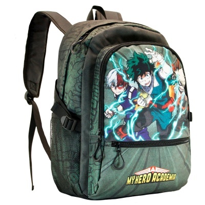 Mochila verde escura com estampa da série My Hero Academia com personagens e texto na frente