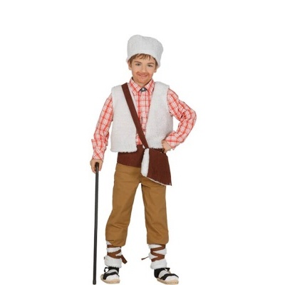 Criança com roupa de pastor e bengala em fundo branco