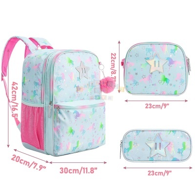 Mochila, estojo e bolsa multicoloridos com padrão de estrelas e unicórnios