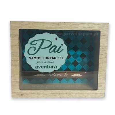 Caixa de madeira com cartão azul e texto dedicado ao pai.