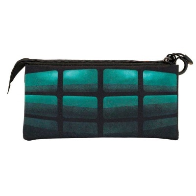 Estojo retangular com padrão geométrico verde e azul.