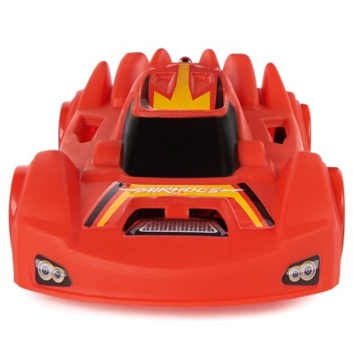 Carrinho de brinquedo vermelho com detalhes amarelos e pretos e texto AIRHOGS