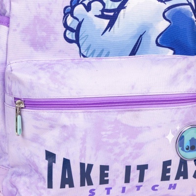 Mochila lilás com desenho do Stitch e frase 'TAKE IT EASY STITCH'