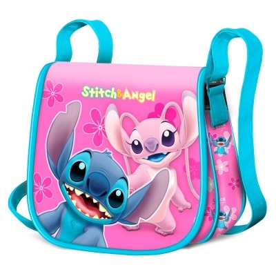 Mala infantil rosa com estampa dos personagens Stitch e Angel diante de fundo floral