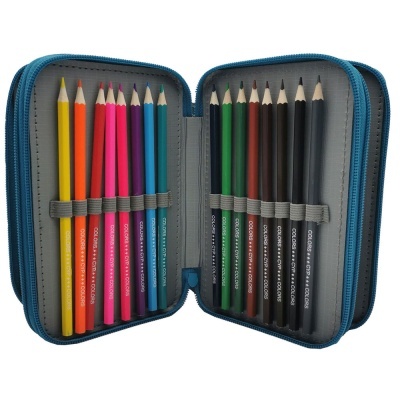 Estojo azul aberto com 24 lápis de cor organizados