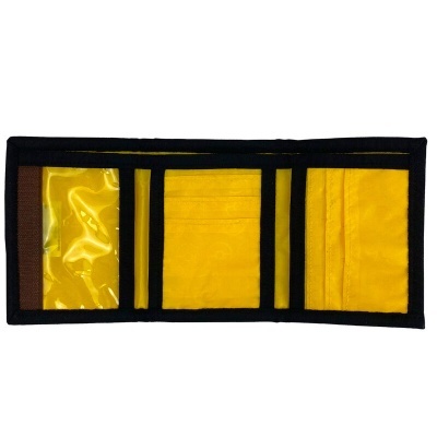 Carteira tri-fold amarela com bordas pretas e compartimentos visíveis.
