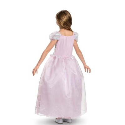 Vestido cor-de-rosa com mangas bufantes e saia longa, visto de costas