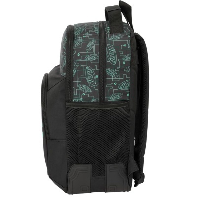 Mochila preta com padrões verdes e bolso lateral em malha