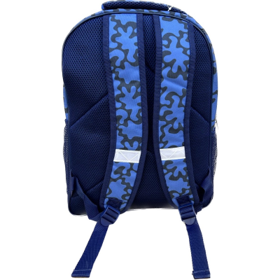 Mochila azul com padrão camuflado nas alças e costas acolchoadas