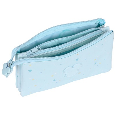 Estojo escolar azul claro com padrões de corações e fechos de correr