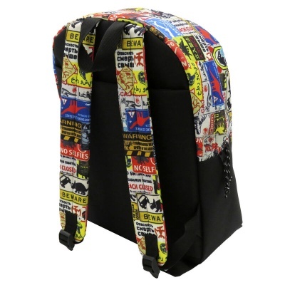 mochila preta com alças estampadas com sinais de advertência coloridos