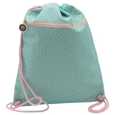Mochila saco verde-água com padrão de pequenos corações brancos e cordas rosas