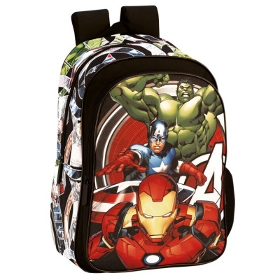 Mochila preta com estampa dos Vingadores Hulk, Capitão América e Homem de Ferro.
