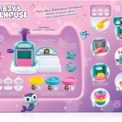 Conjunto de brinquedo para fazer bolos Gabby's Dollhouse com forno, potes de massa colorida, moldes e figura de gato em embalagem cor-de-rosa