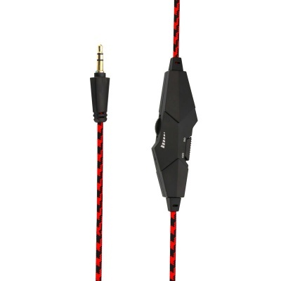Cabo de áudio vermelho e preto com conector jack 3,5 mm e controlo intermédio