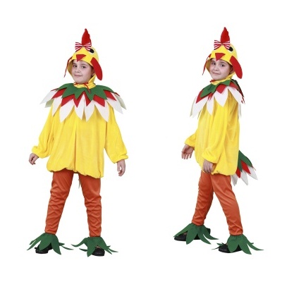 Fato de carnaval infantil com tema de galinha em várias cores e capuz.