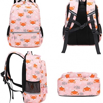Mochila cor-de-rosa com padrão de raposas laranjas e bolsos em rede preta vista de vários ângulos