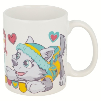 Caneca branca com desenho de cão e corações coloridos