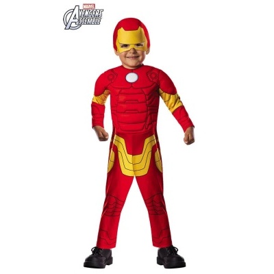 Criança vestindo fantasia do Homem de Ferro vermelha e amarela com capacete.
