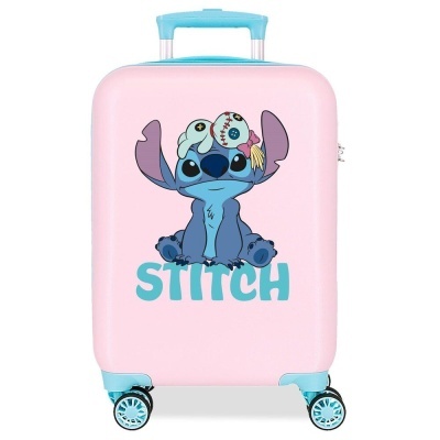 Mala de viagem rosa com imagem do personagem Stitch sentado e texto STITCH azul