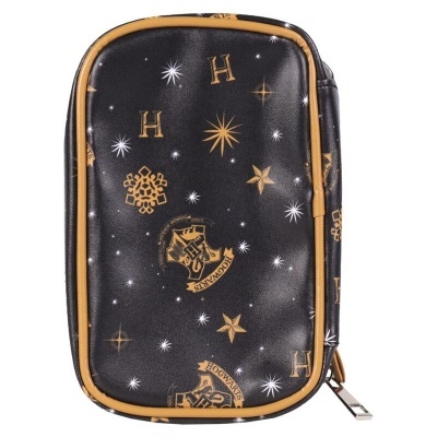 Estojo preto com padrão dourado e branco de estrelas, flocos de neve e brasões Hogwarts