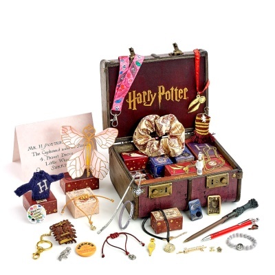 Conjunto de merchandising Harry Potter com estojo e acessórios variados