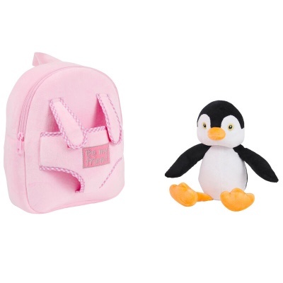 Mochila cor-de-rosa pequena com peluche de pinguim preto, branco e amarelo num fundo branco
