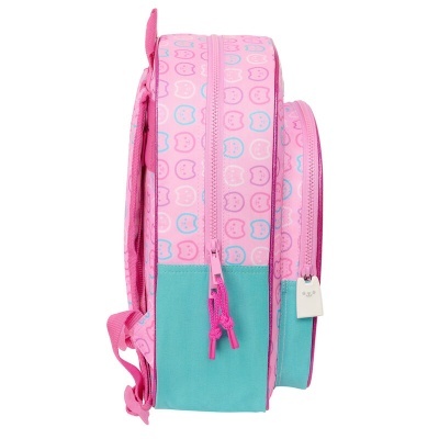 Mochila infantil rosa com padrão de maçãs e bolso azul turquesa vista de perfil
