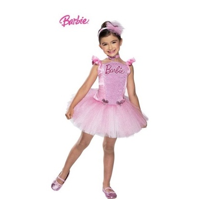 Menina vestida com fato de bailarina rosa Barbie, sorrindo