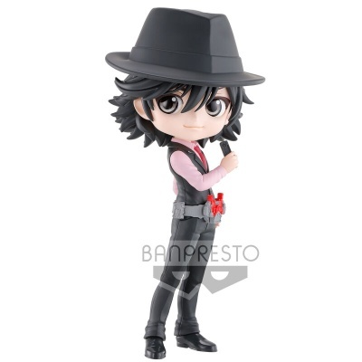 Figura colecionável estilo anime com chapéu preto e roupa formal colorida