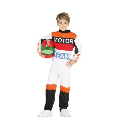 Criança com fato de corrida branco, preto e laranja e capacete decorado