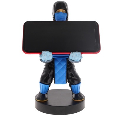 Figura de ninja a segurar placa retangular preta com bordas vermelhas