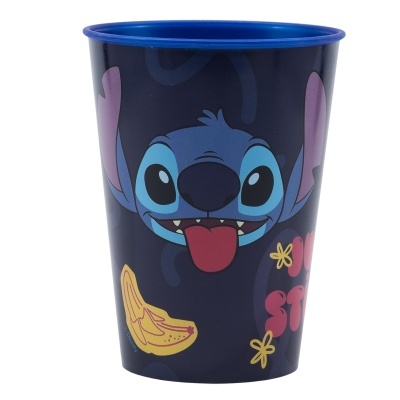 Copo preto com interior azul e ilustração do Stitch e banana