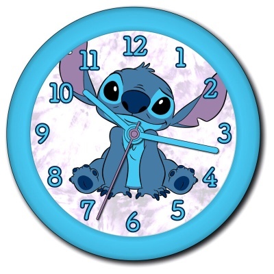 Relógio de parede azul com imagem do personagem Stitch no mostrador