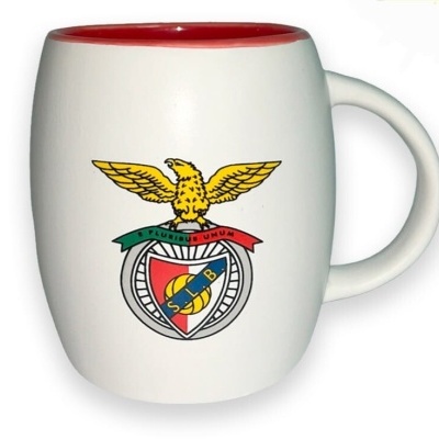 Caneca branca com interior vermelho com emblema do Benfica