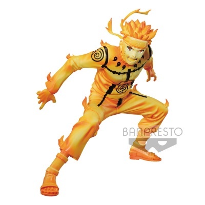 Figura de ação personagem com fato laranja e elementos de fogo