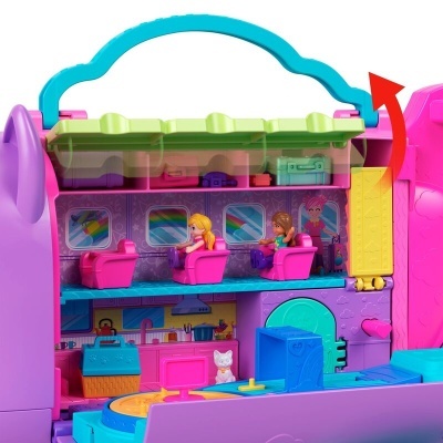 Brinquedo infantil colorido com figuras em ambientes internos e porta amarela móvel