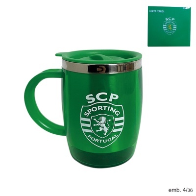 Caneca térmica verde com o logotipo do Sporting CP e texto