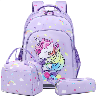 Conjunto escolar lilás com mochila, lancheira e estojo com desenhos de unicórnio e arco-íris