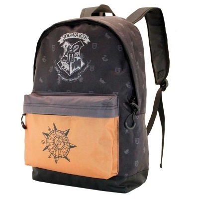Mochila escolar preta com bolso laranja e emblema Hogwarts branco
