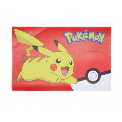 Carteira vermelha com estampa do Pikachu e Pokébola com texto Pokémon