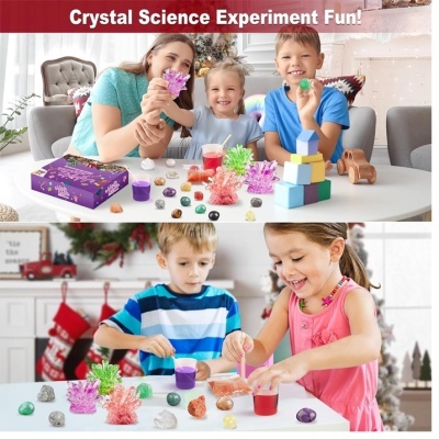 Crianças e mulher com kit de cristal de ciência e cristais coloridos sobre mesa branca