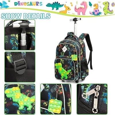 Mochila de rodinhas preta com padrões de dinossauros coloridos e acessórios pop-it