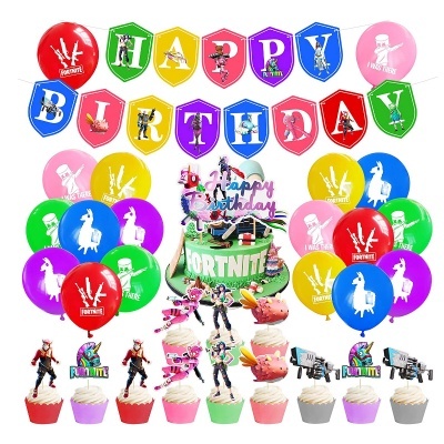 Decoração de festa aniversário Fortnite com balões coloridos, faixas HAPPY BIRTHDAY, bolo decorado, personagens e cupcakes com toppers.