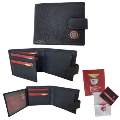 Carteira preta de pele com fecho, cartões vermelhos, símbolo de águia e embalagem do Benfica