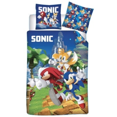Colcha e almofadas com personagens Sonic e texto SONIC em azul e verde.