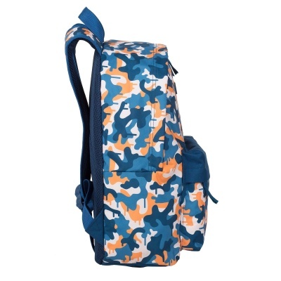 Mochila camuflada azul e laranja vista de lado
