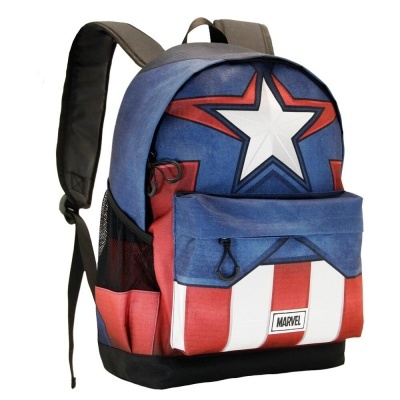 Mochila azul, vermelha e branca com estrela grande branca e etiqueta MARVEL