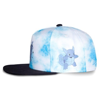 Boné snapback azul claro e branco tie-dye com aba preta e imagem de Pokémon Squirtle